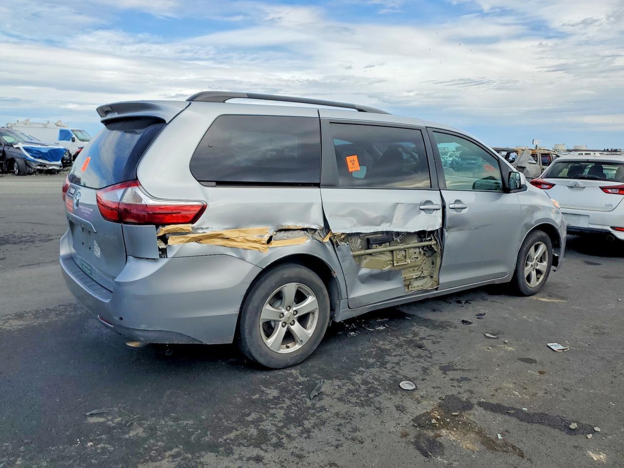 2015 Toyota Sienna Le - Фото 3
