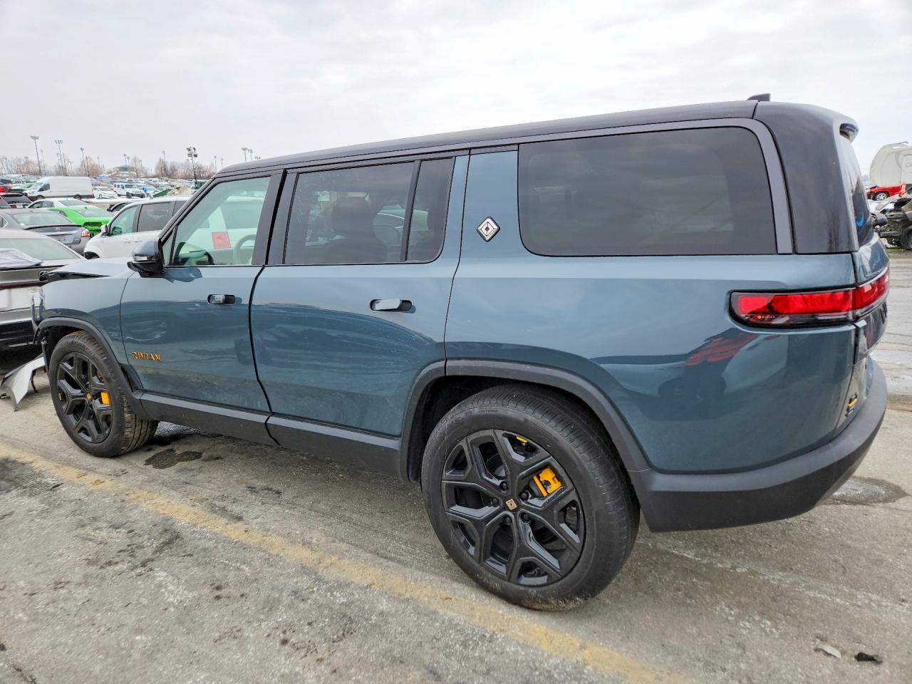 2026 Rivian R1S Premium - Фото 2