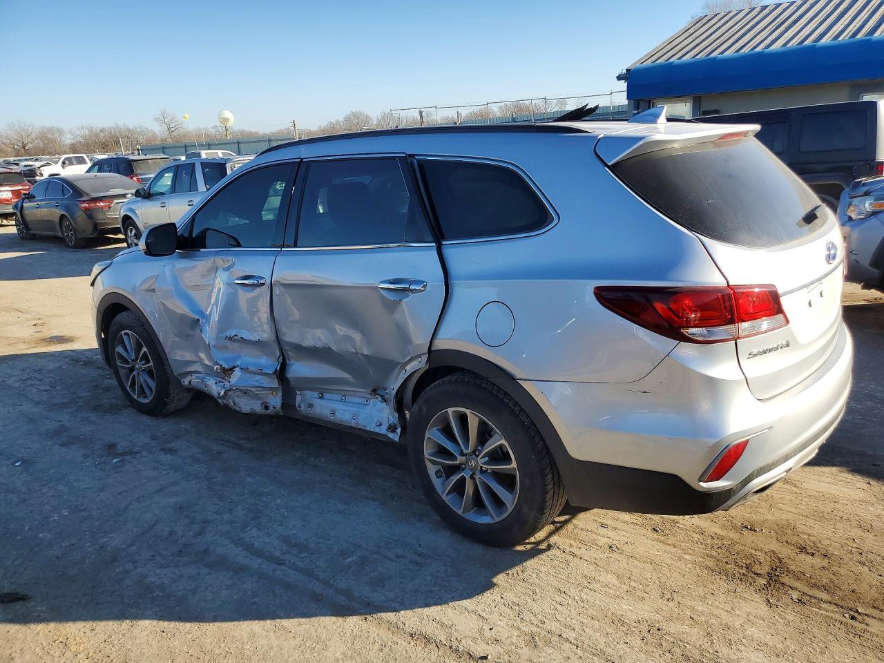 2017 Hyundai Santa Fe Se - Фото 2