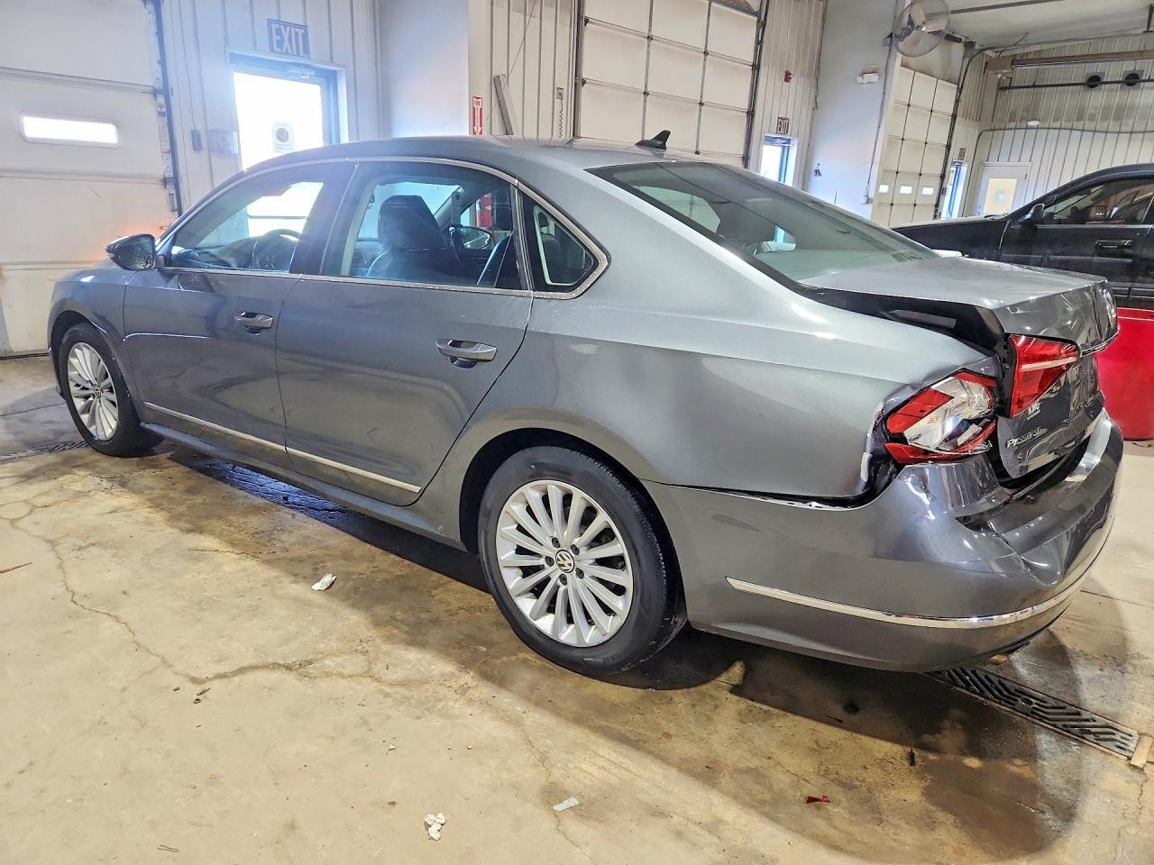 2016 Volkswagen Passat Se - Фото 2