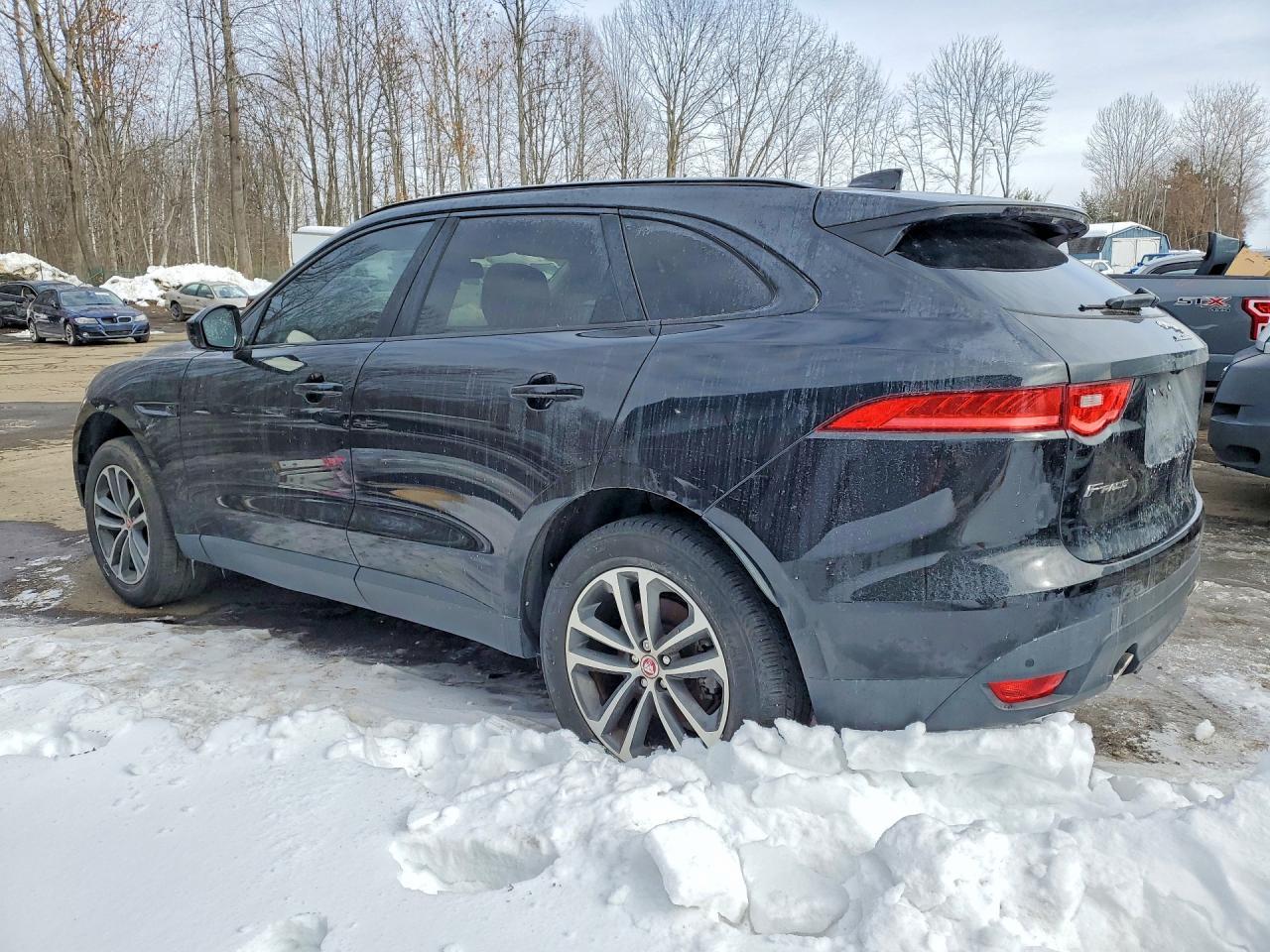 2018 Jaguar F-Pace Premium - Image 2