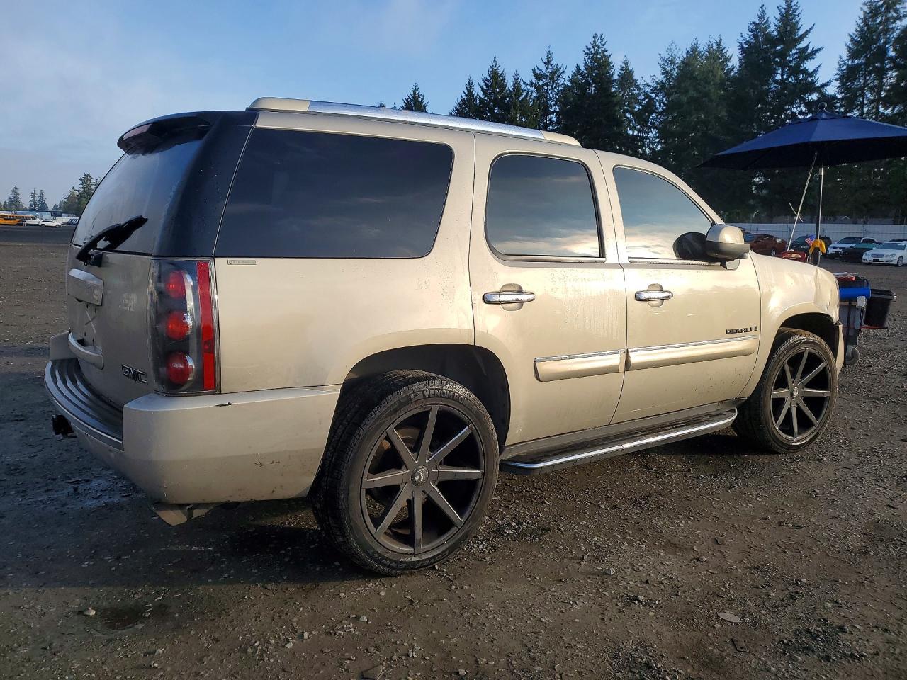 2007 GMC Yukon Denali - Image 3