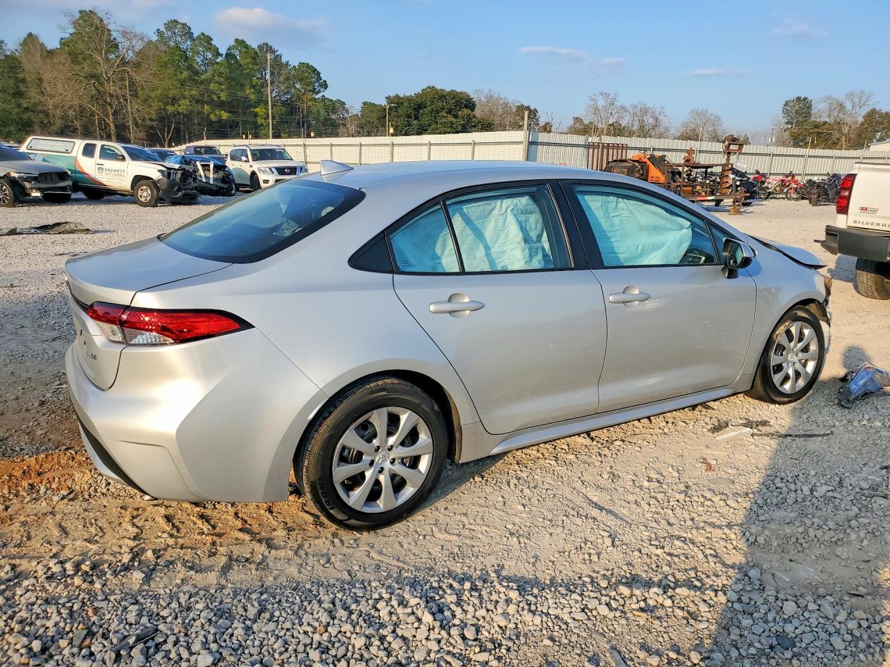 2021 Toyota Corolla Le - Image 3