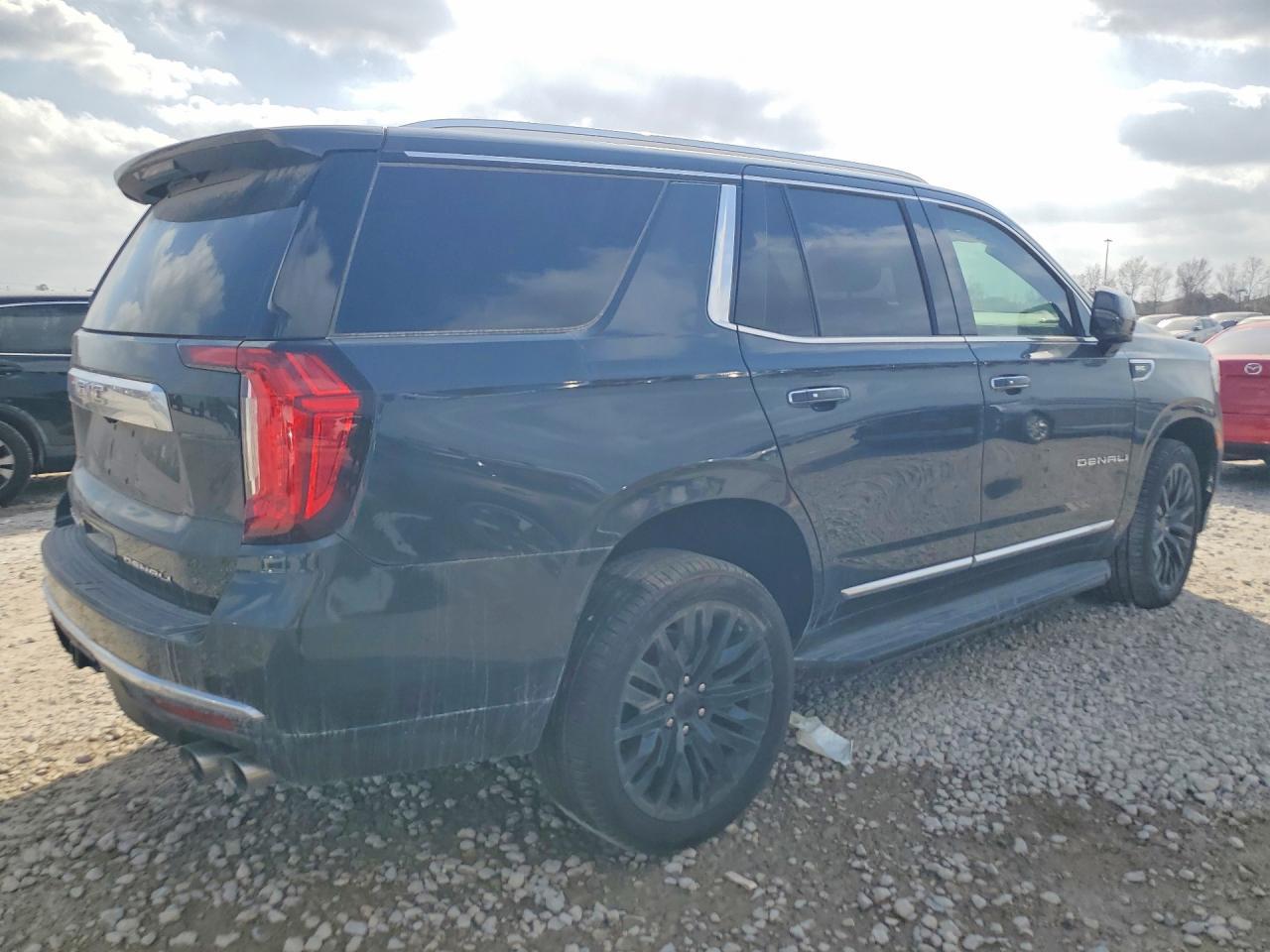 2021 GMC Yukon Denali - Image 3