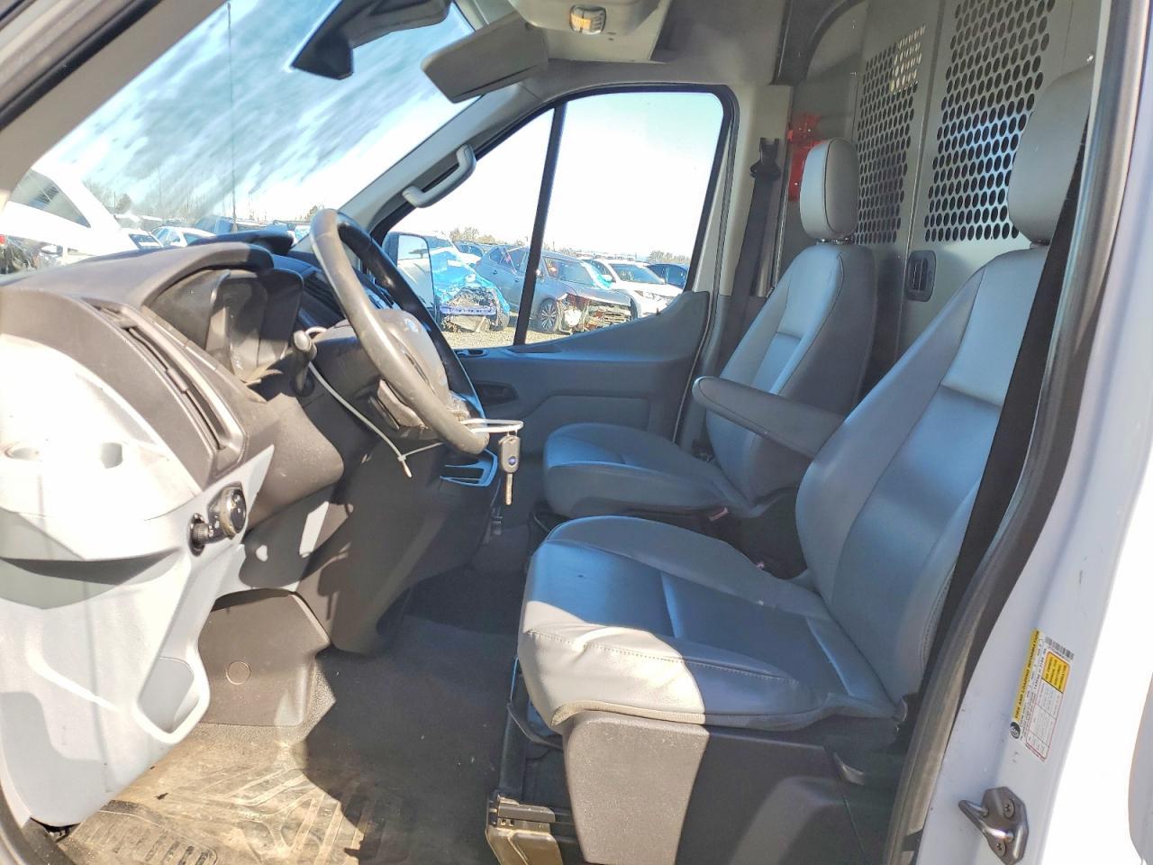 2016 Ford Transit 150 Utility / Service Van - Фото 7