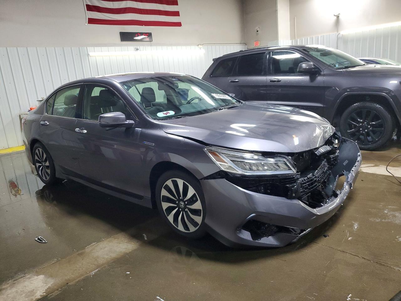 2017 Honda Accord Touring Hybrid - Фото 4