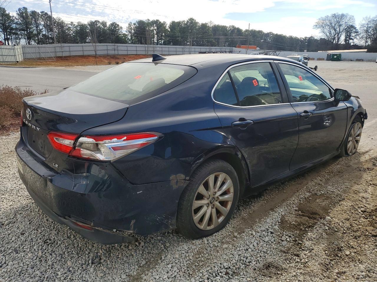 2018 Toyota Camry L - Фото 3