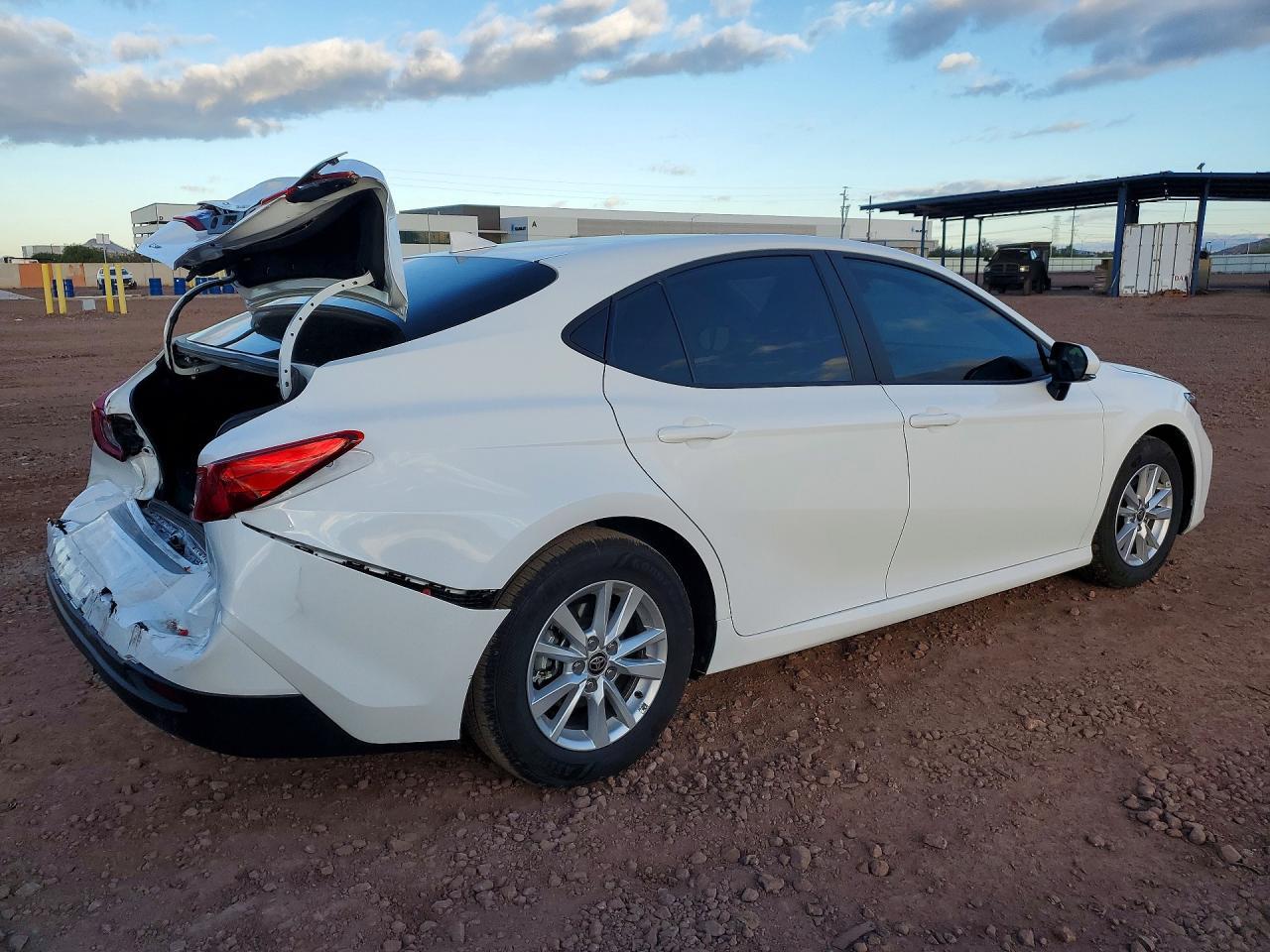 2025 Toyota Camry - Фото 3