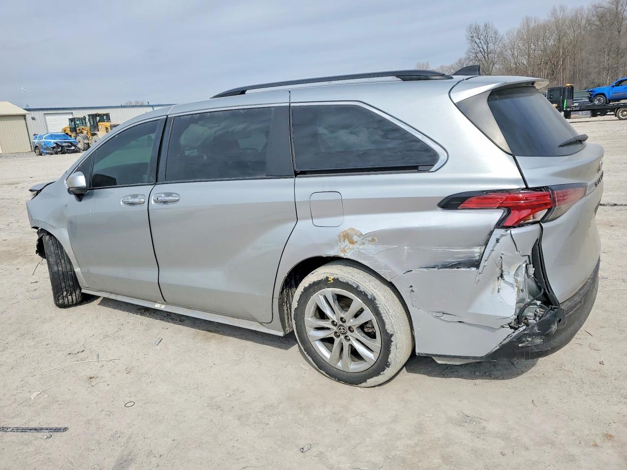 2022 Toyota Sienna Xle - Фото 2