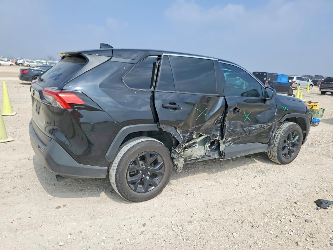 2022 Toyota Rav4 Le - Image 3