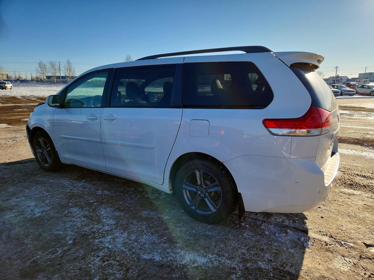 2014 Toyota Sienna Xle - Image 2