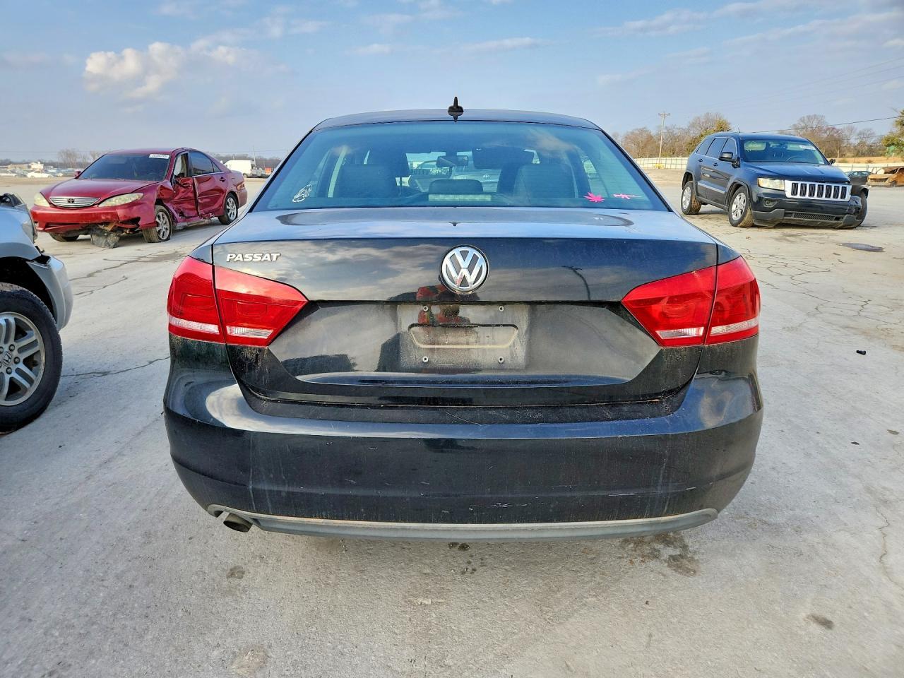 2013 Volkswagen Passat S - Фото 6
