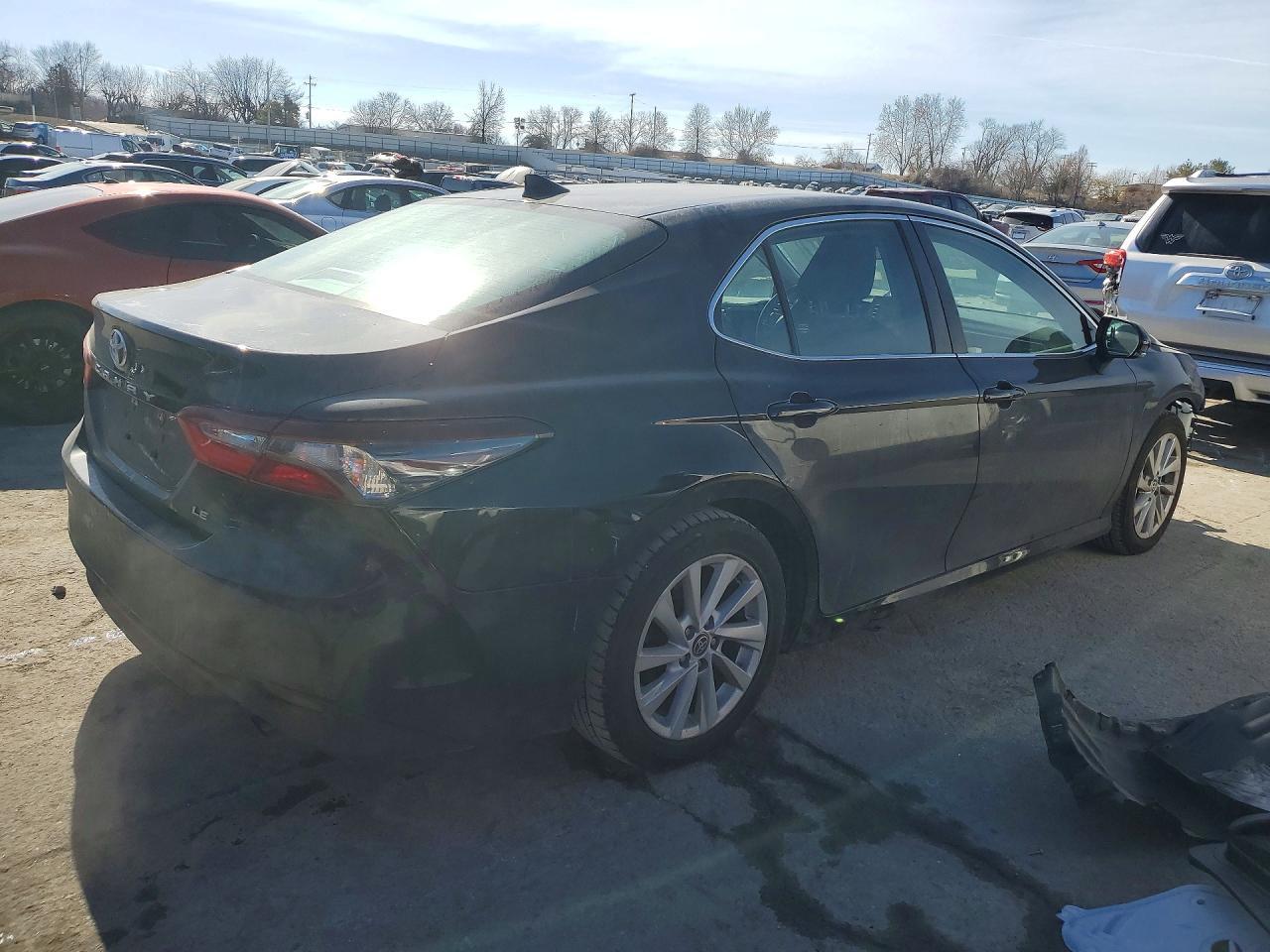 2023 Toyota Camry Le - Фото 3