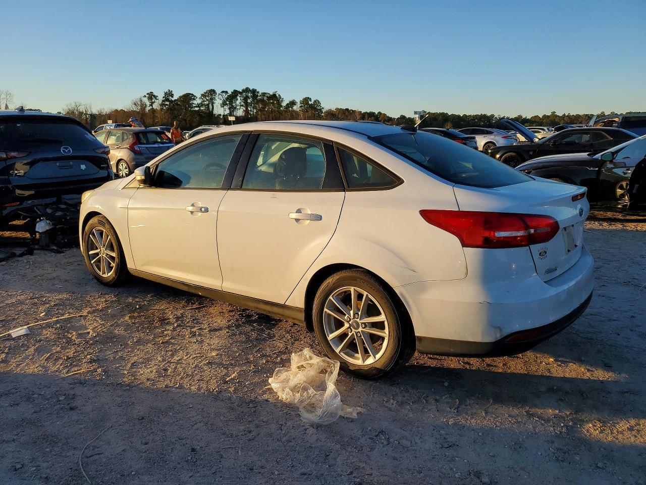 2017 Ford Focus Se - Image 2