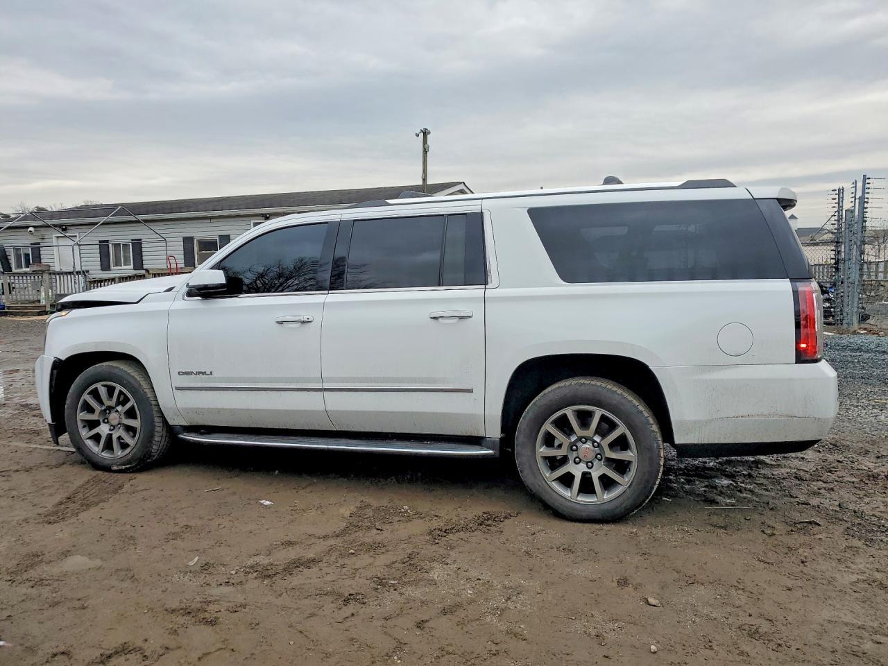 2017 GMC Yukon Xl Denali - Фото 2