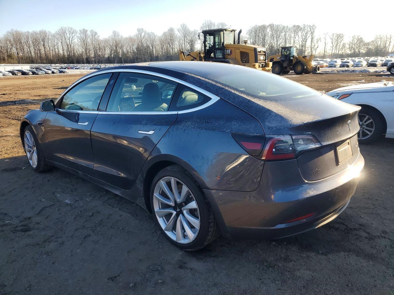 2020 Tesla Model 3 - Фото 2