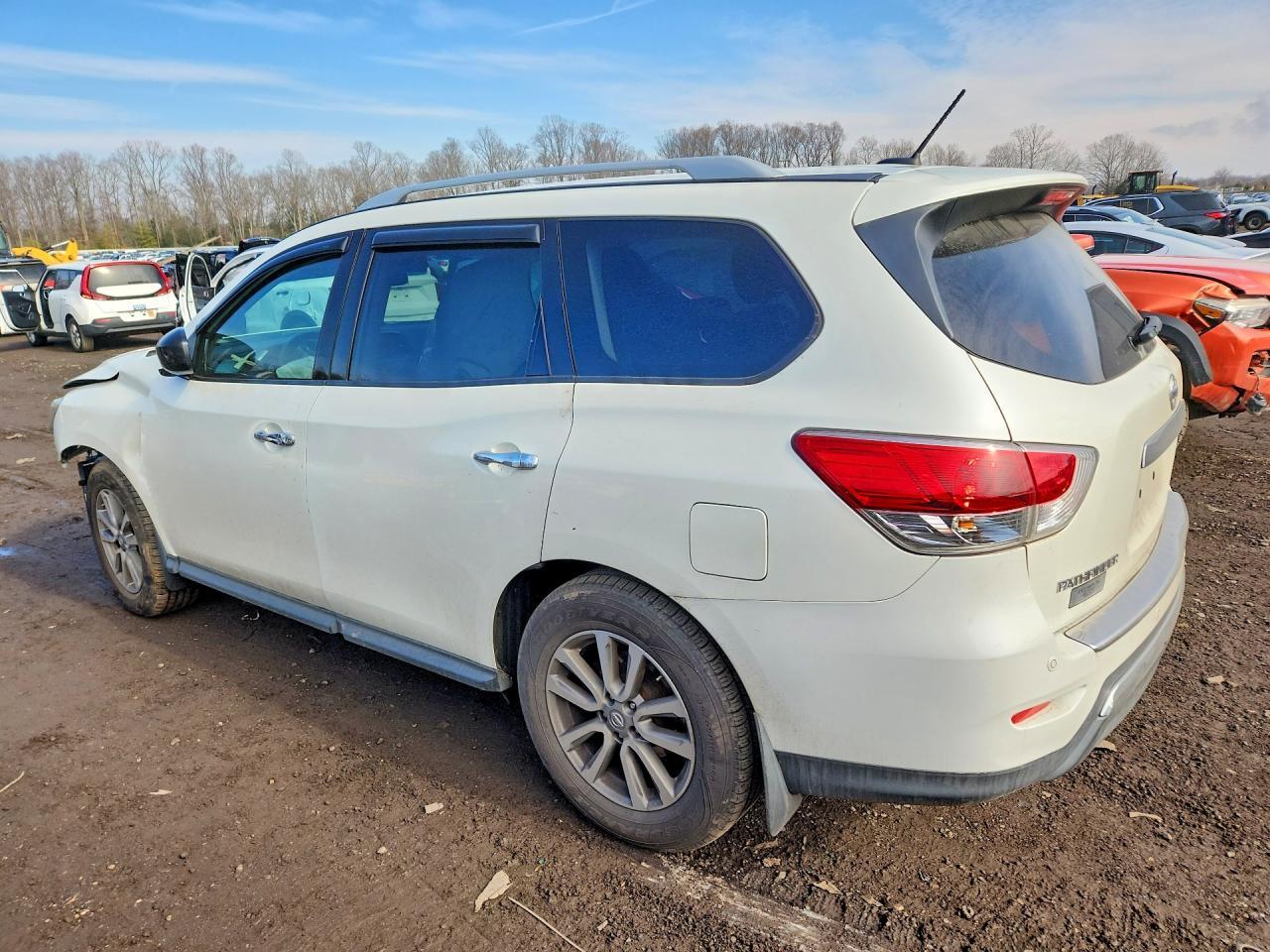 2016 Nissan Pathfinder S - Фото 2