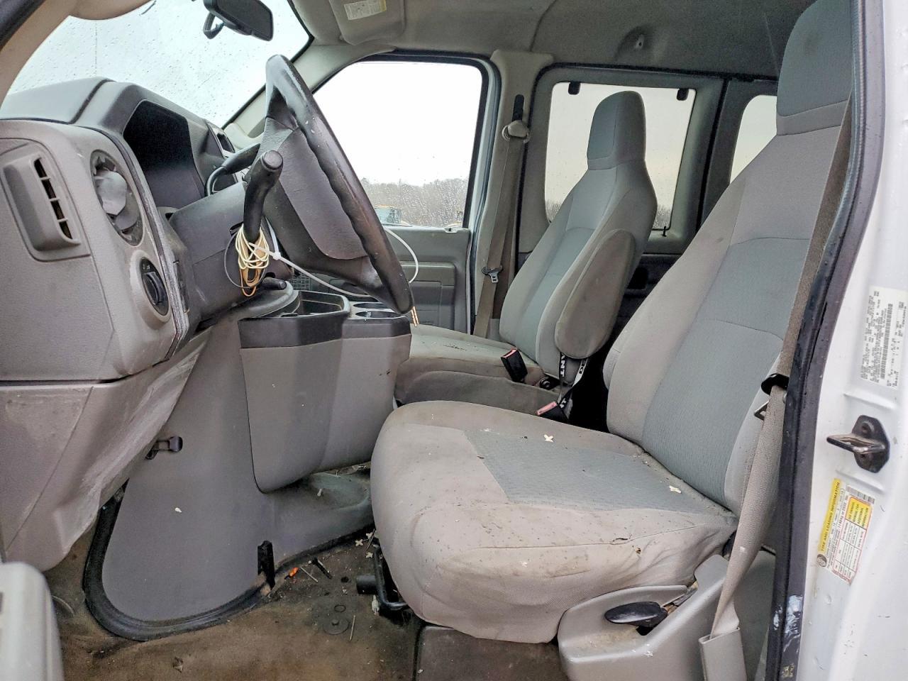 2014 Ford Econoline E350 Super Duty Wagon - Фото 7