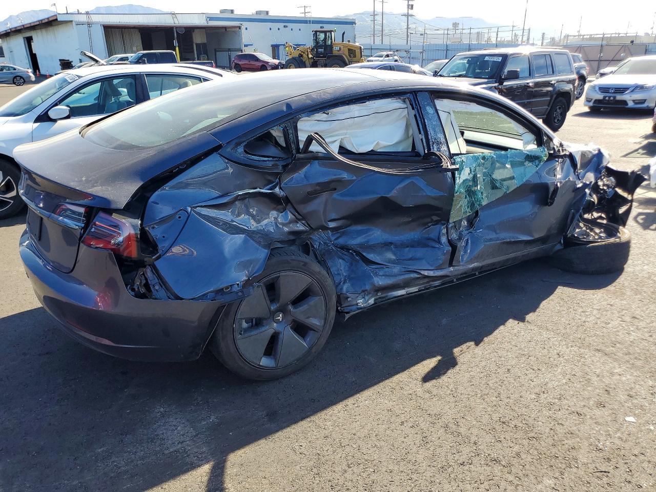 2023 Tesla Model 3 - Фото 3