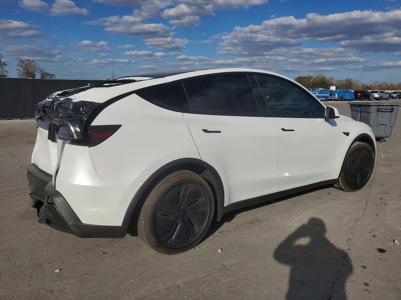 2026 Tesla Model Y - Фото 3