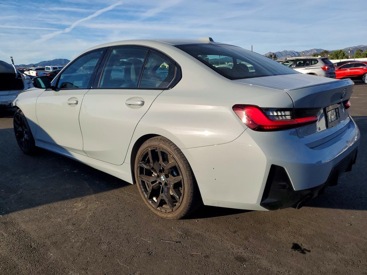 2025 BMW 330I - Фото 2