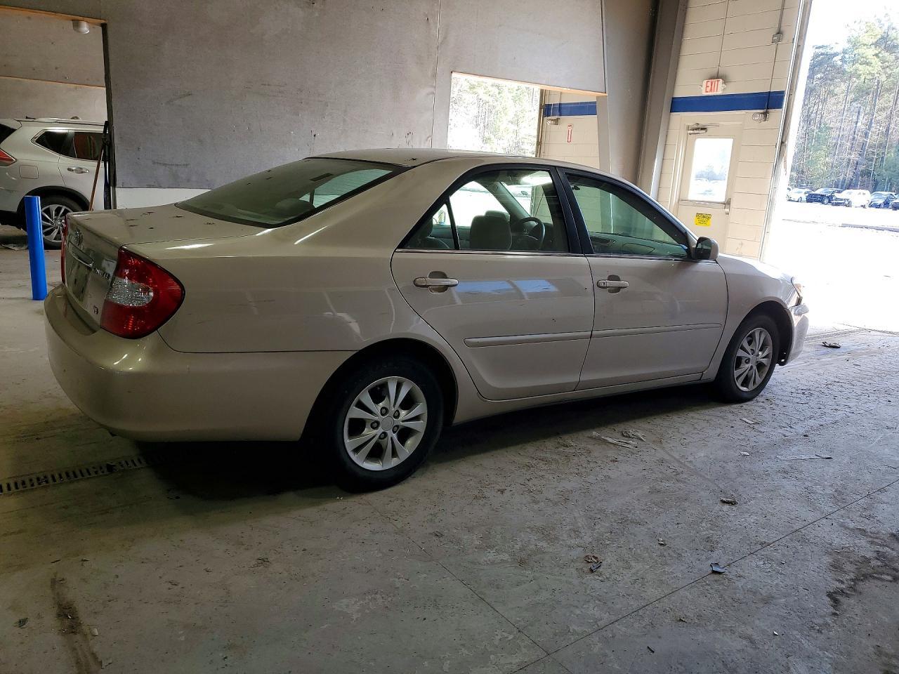 2004 Toyota Camry Le - Image 3