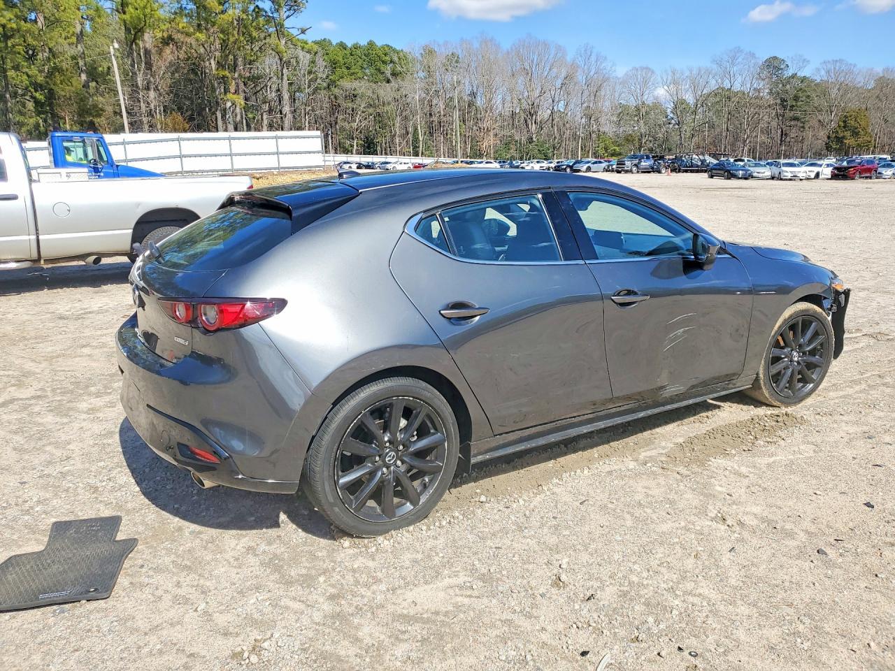 2021 Mazda 3 Premium - Image 3