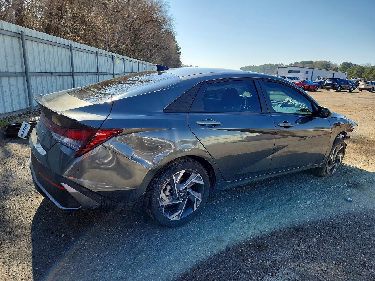 2025 Hyundai Elantra Sel Sport - Фото 3