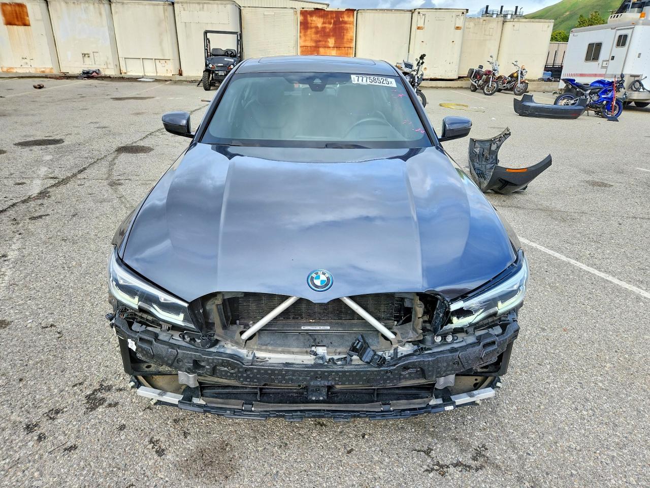 2022 BMW 330E - Фото 5