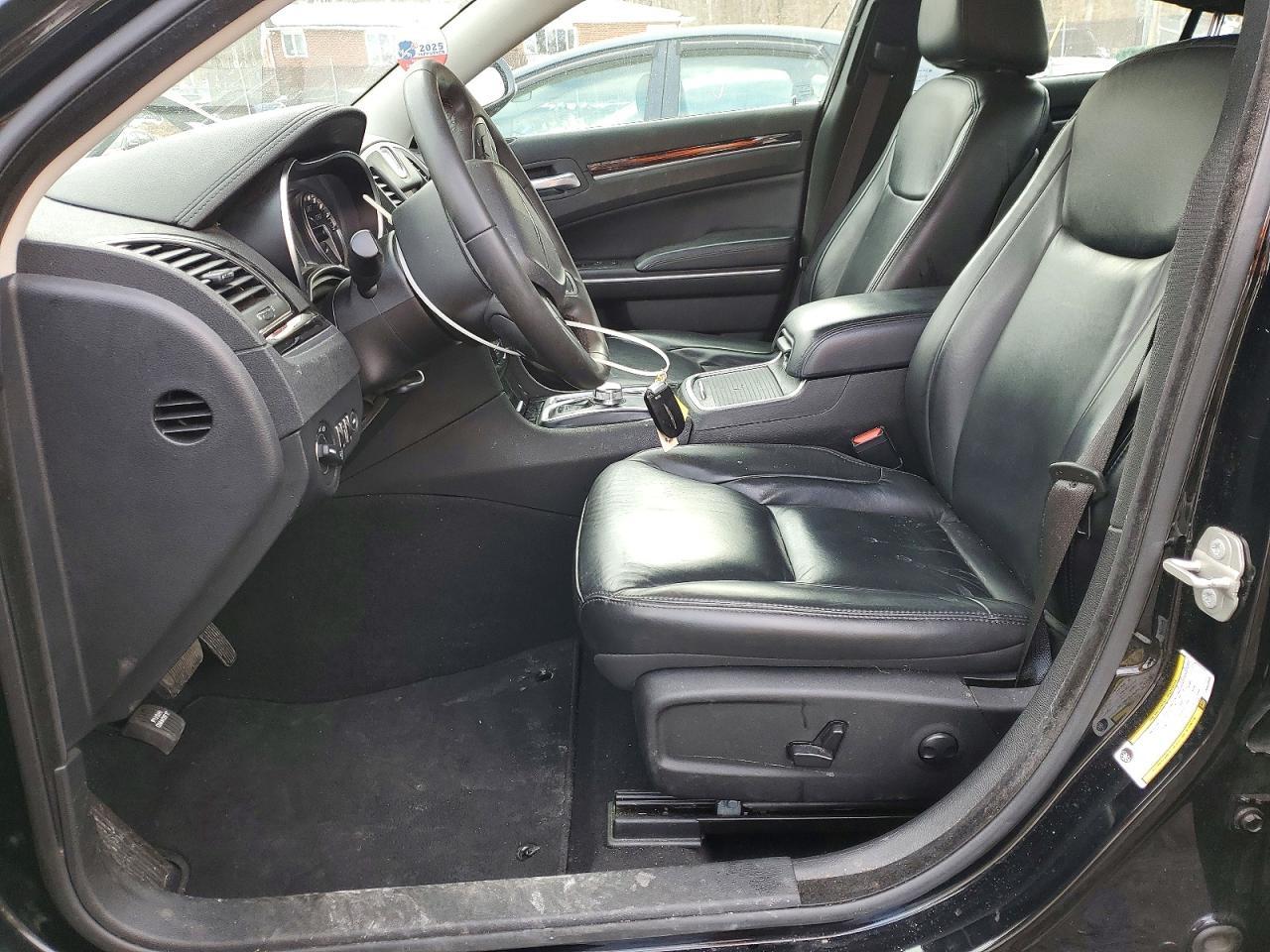 2023 Chrysler 300 Touring L - Image 7