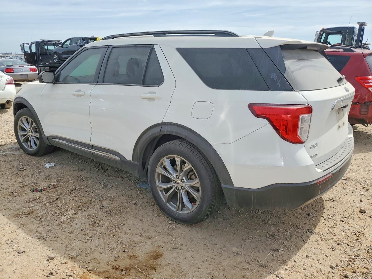2020 Ford Explorer Xlt - Фото 2