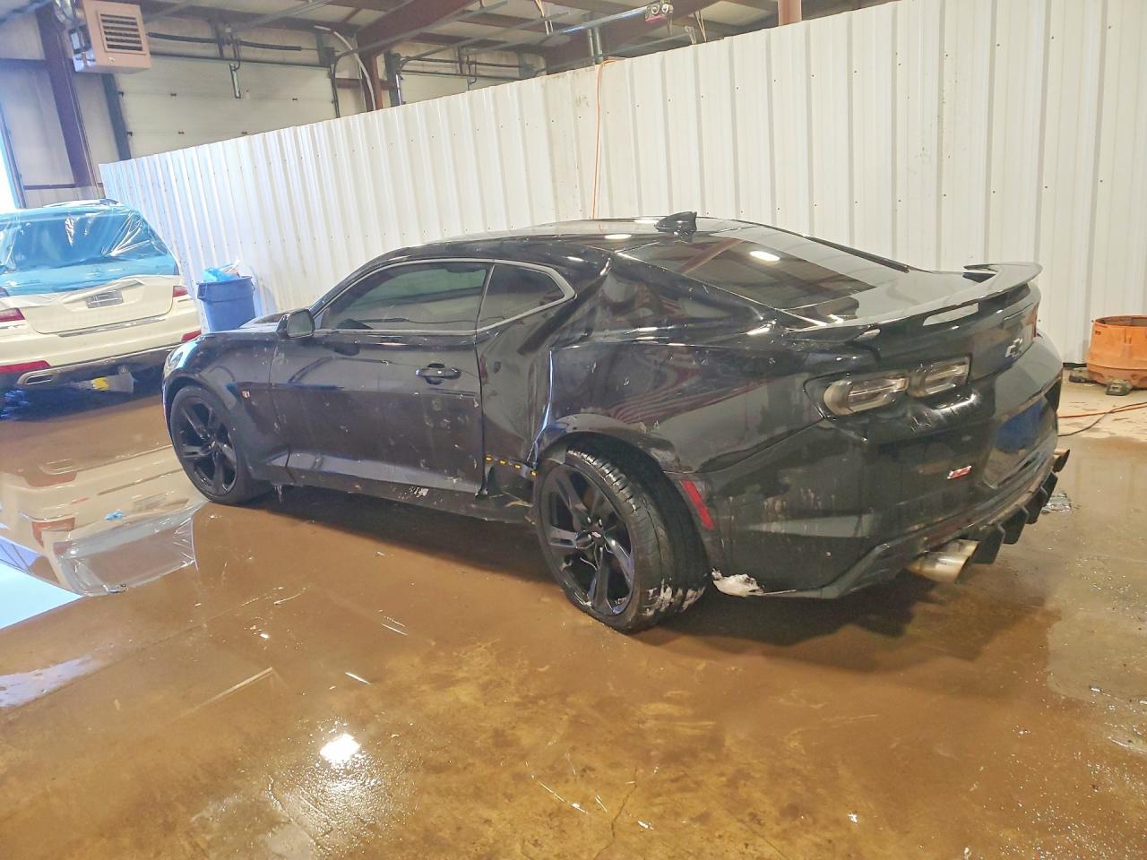 2019 Chevrolet Camaro Ss - Image 2