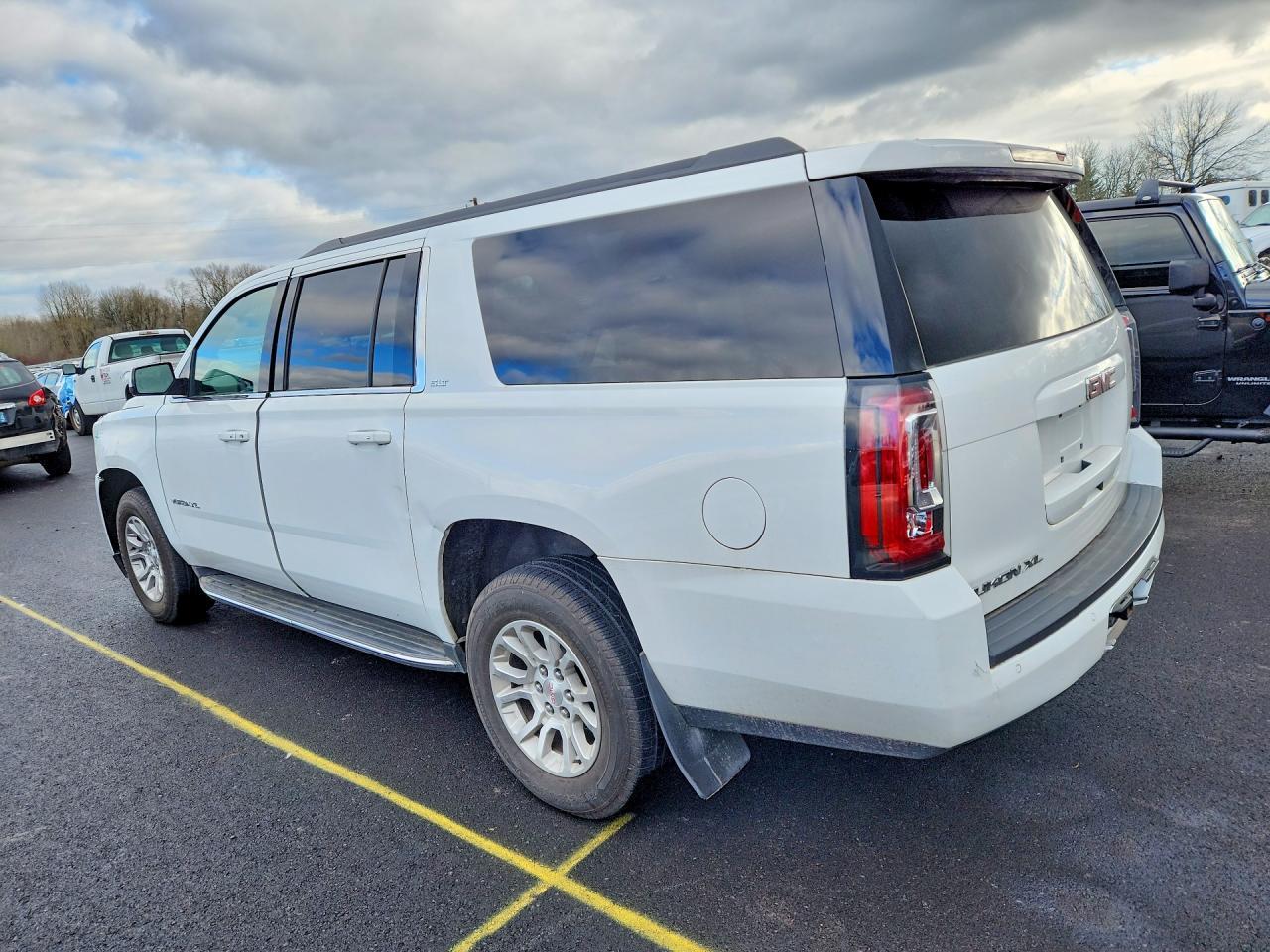 2017 GMC Yukon Xl K1500 Slt - Image 2