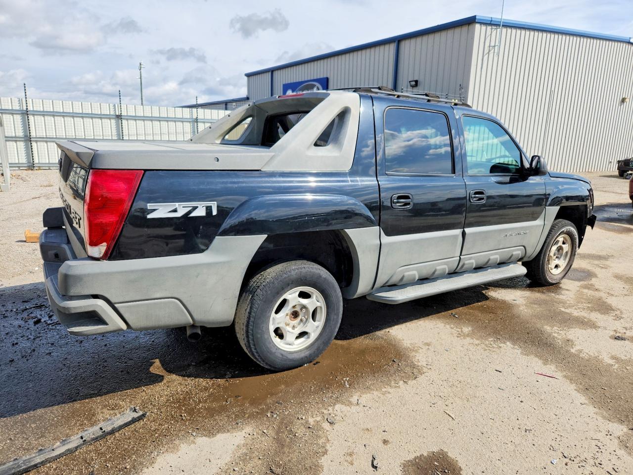 2002 Chevrolet Avalanche K1500 - Image 3