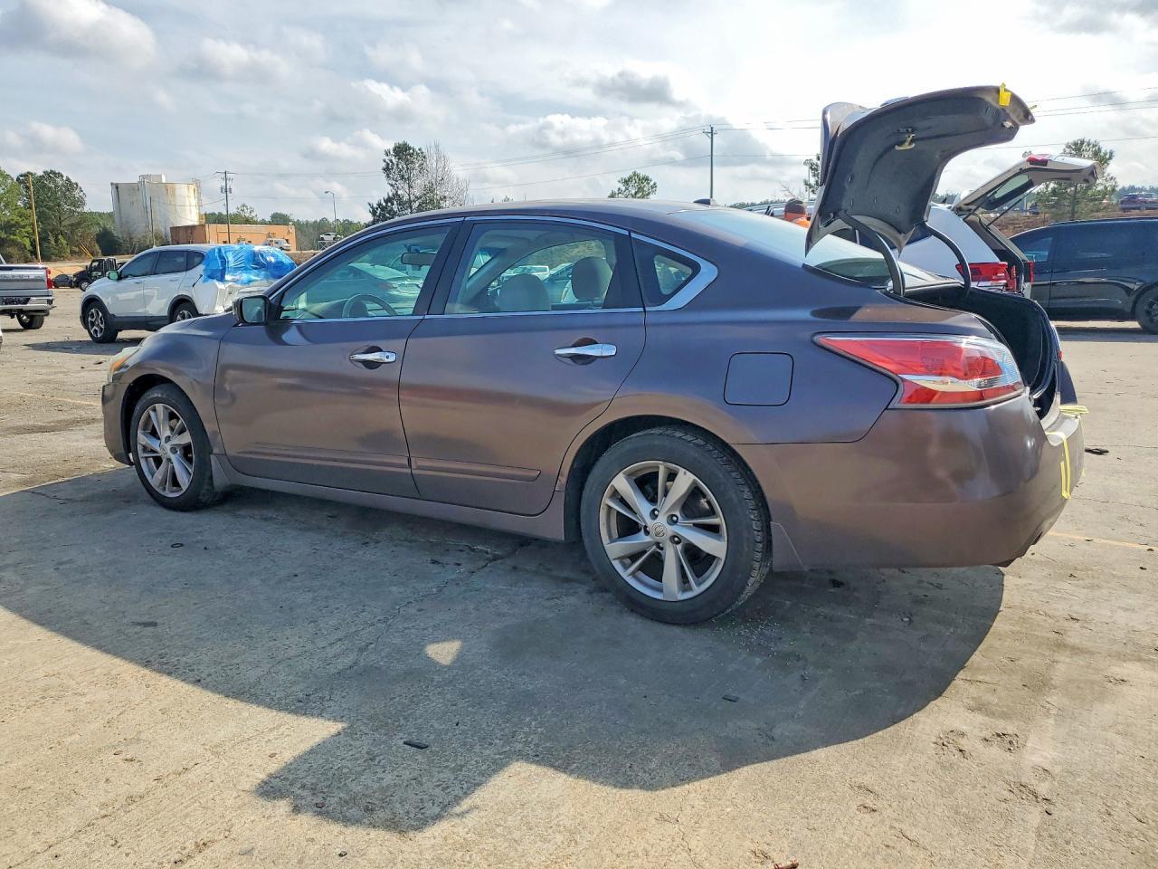 2015 Nissan Altima 2.5 - Image 2