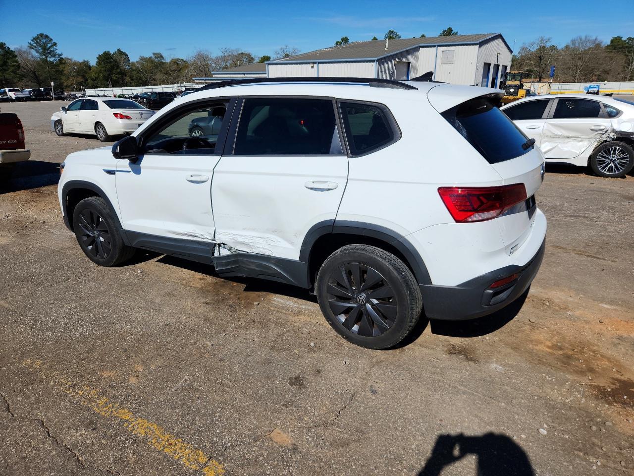 2022 Volkswagen Taos S - Фото 2