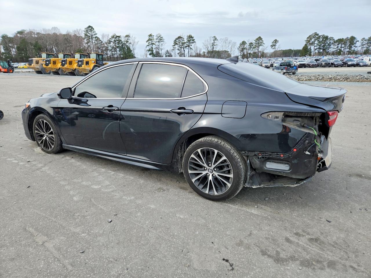 2019 Toyota Camry L - Фото 2