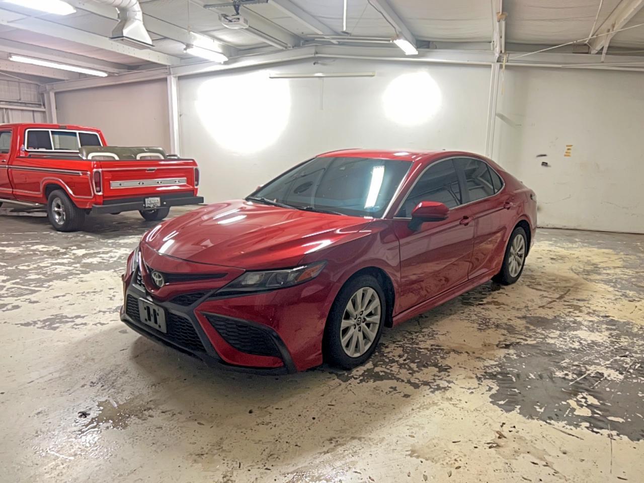 2021 Toyota Camry Se - Фото 2