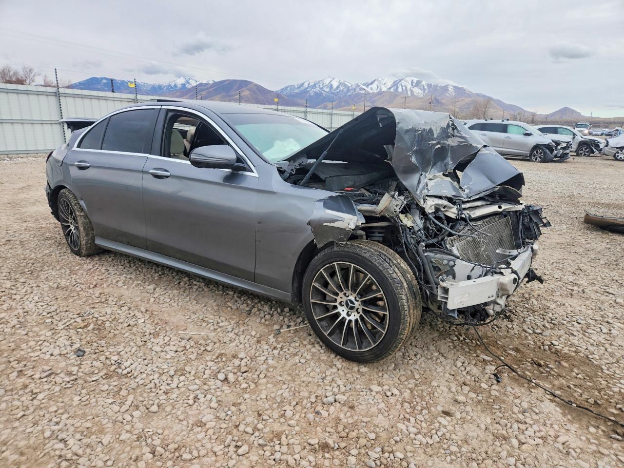 2017 Mercedes-Benz E 300 4Matic - Фото 4