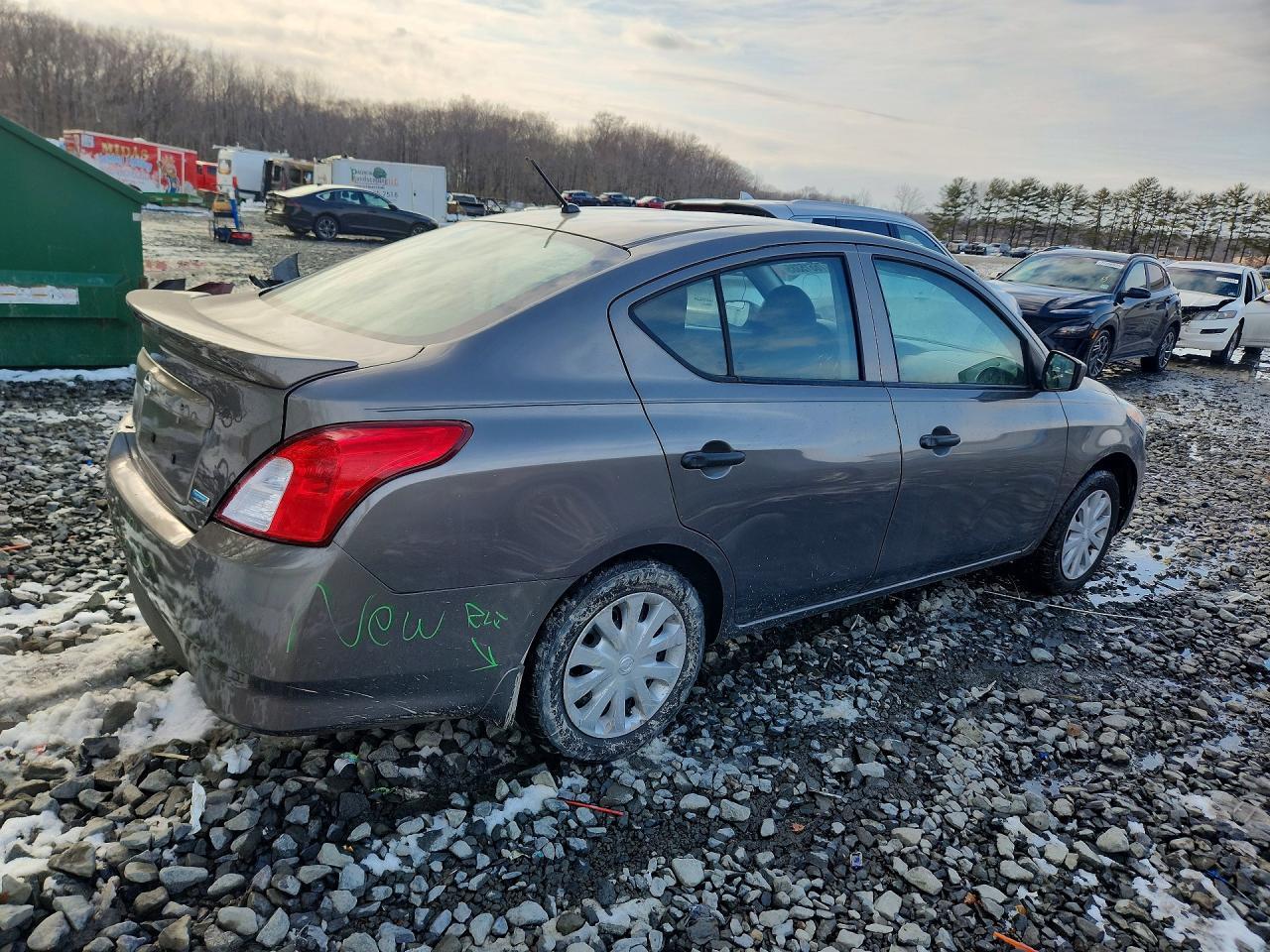 2016 Nissan Versa S - Фото 3