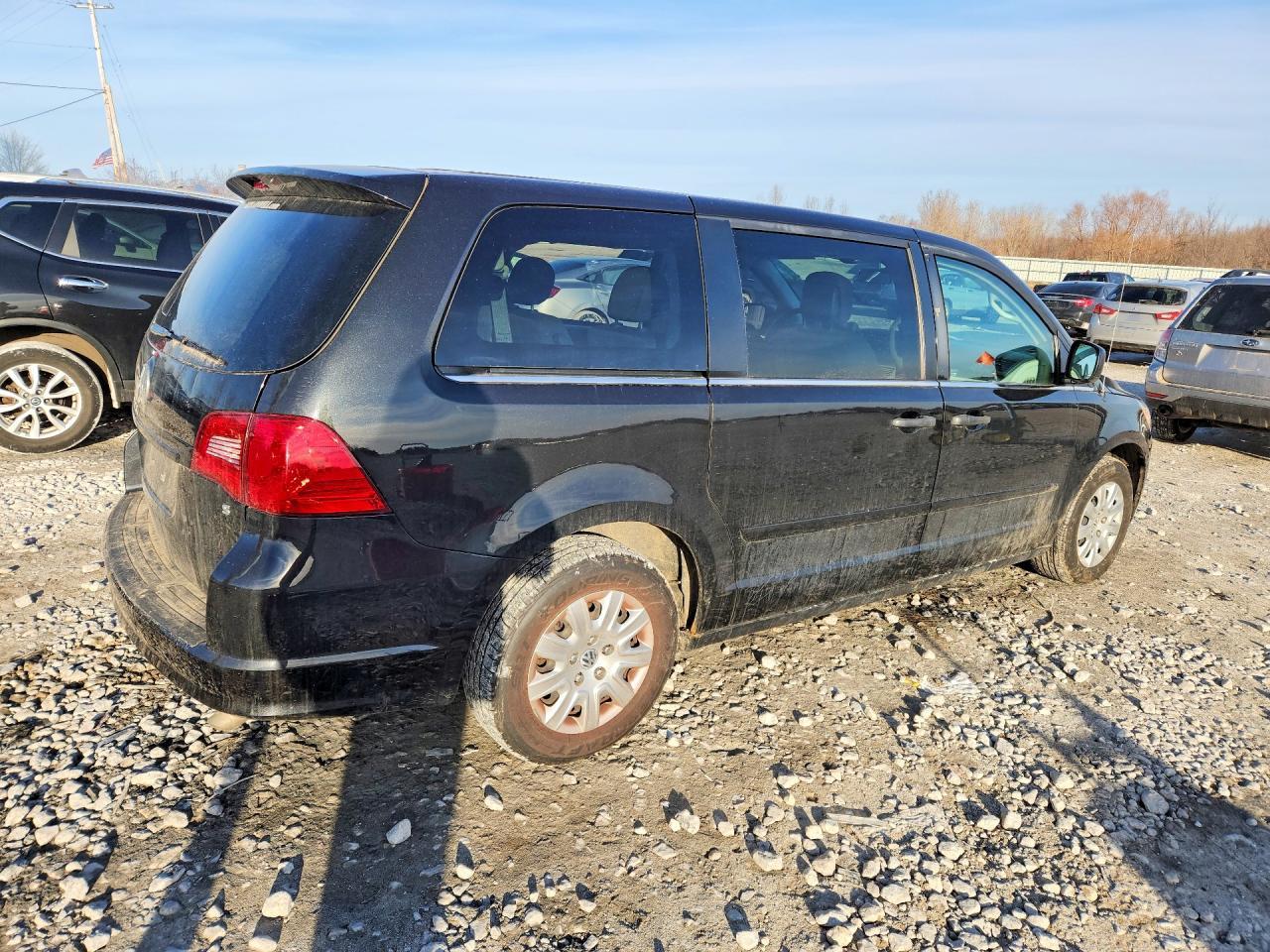 2013 Volkswagen Routan S - Фото 3