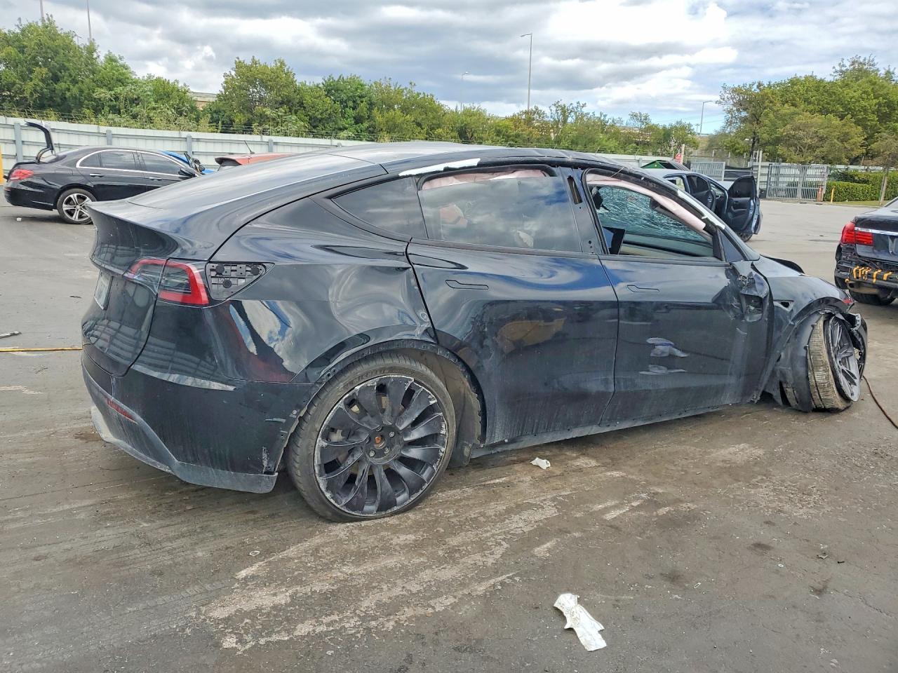 2024 Tesla Model Y - Image 3