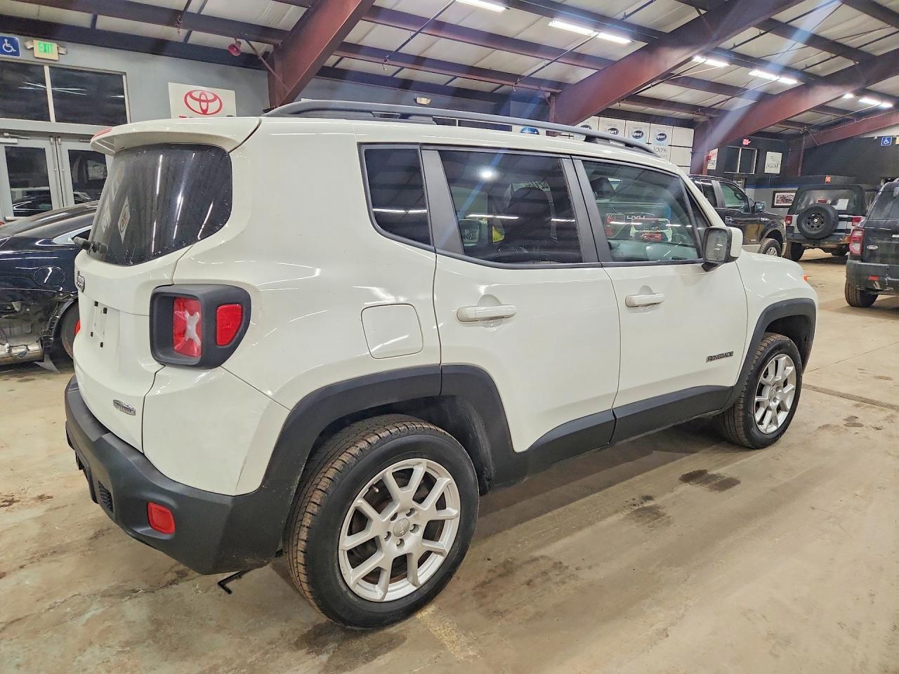 2019 Jeep Renegade Latitude - Image 3