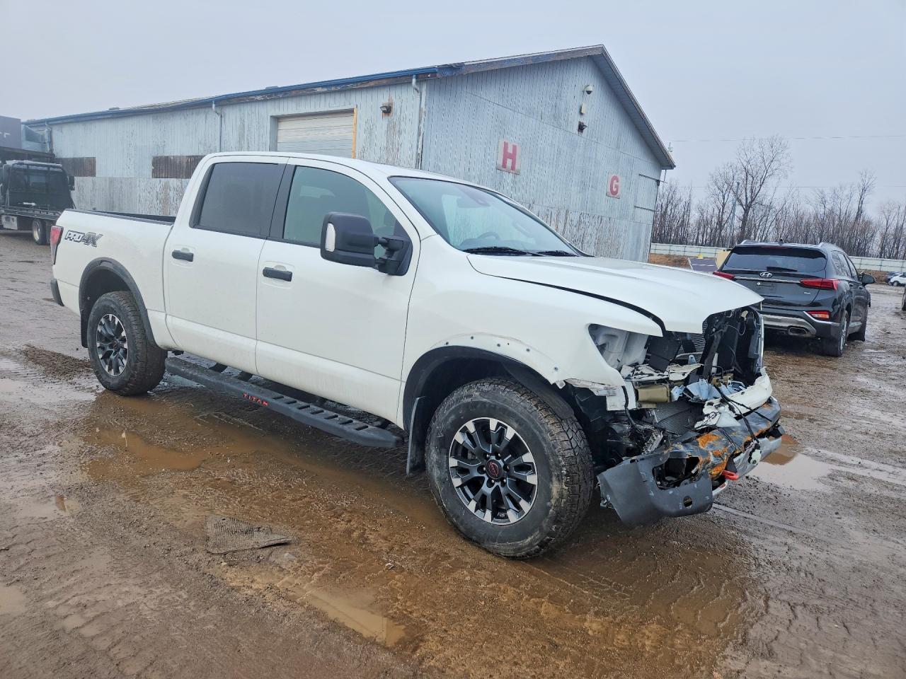 2024 Nissan Titan Pro-4X - Фото 4