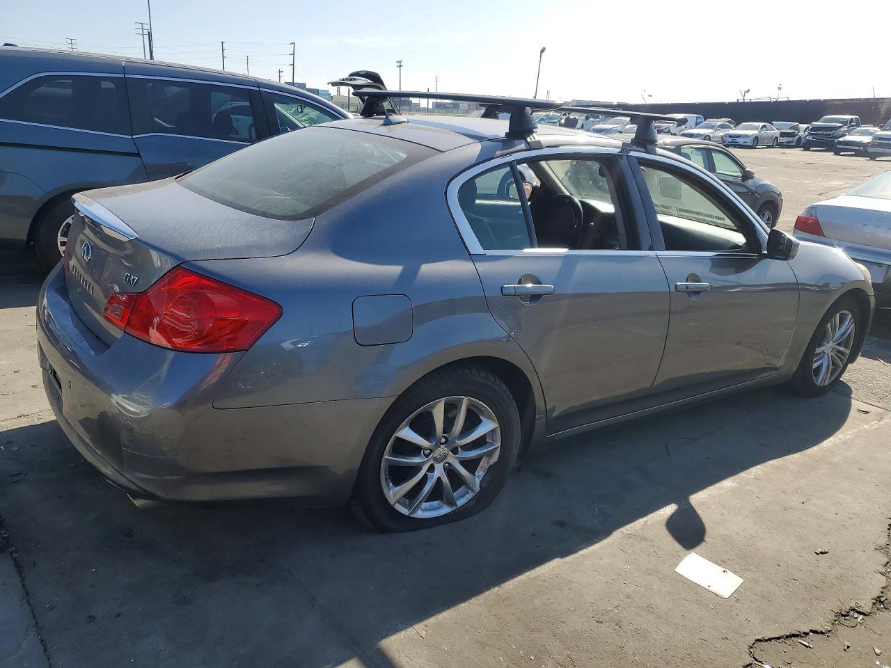 2010 Infiniti G37 Base - Фото 3