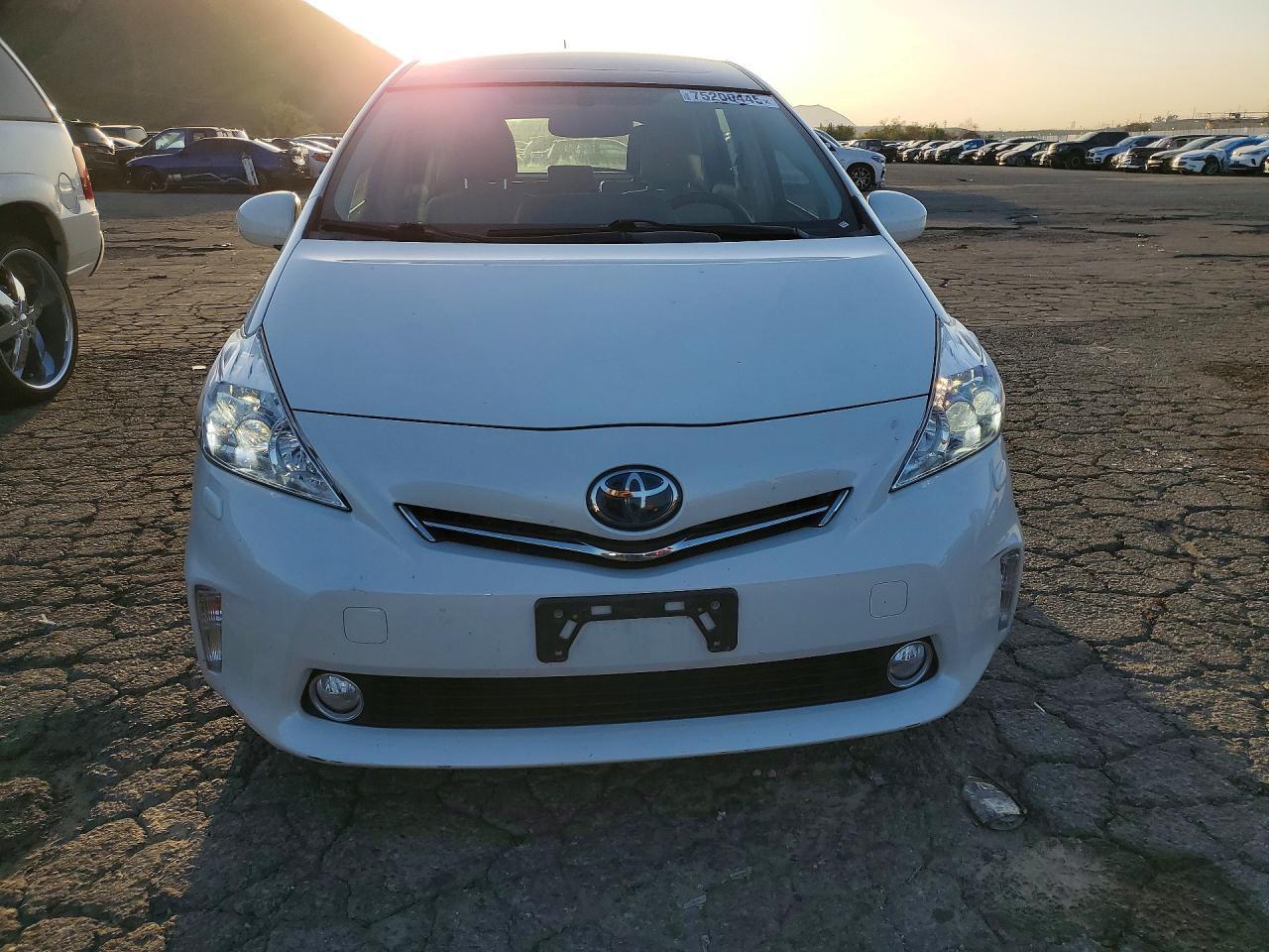 2013 Toyota Prius V - Image 5