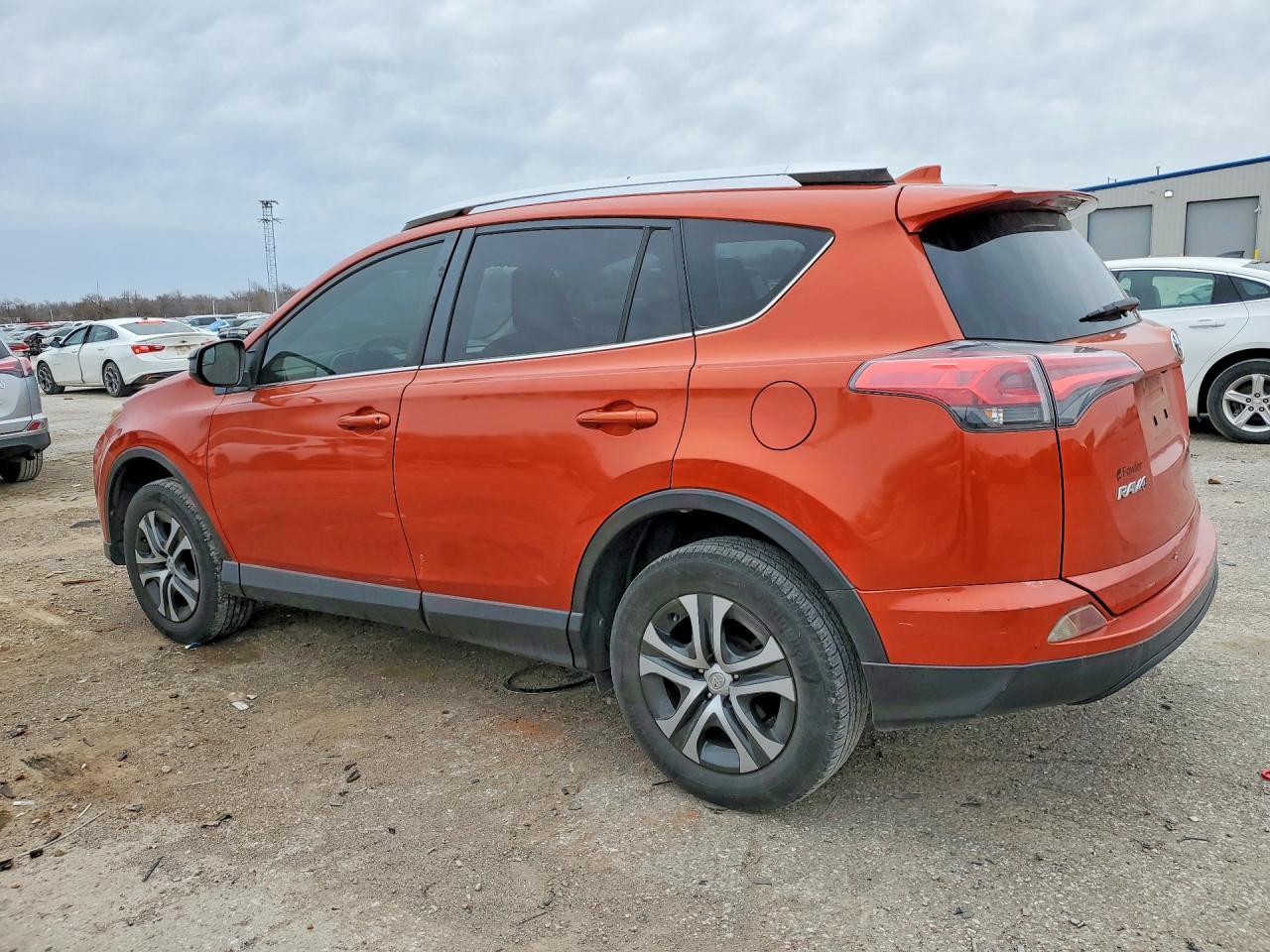2016 Toyota Rav4 Le - Фото 2