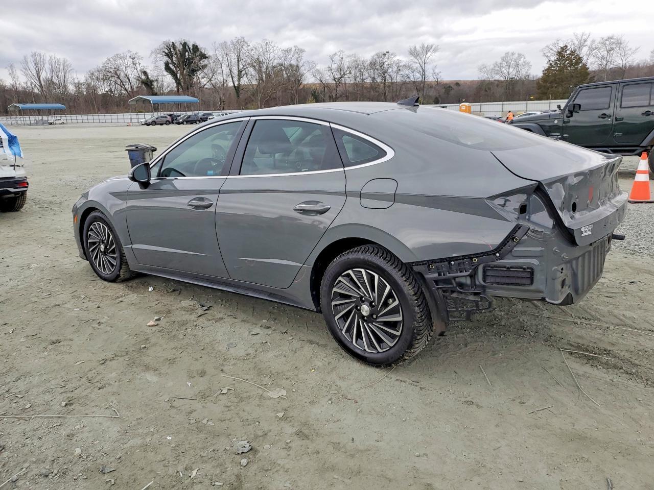 2023 Hyundai Sonata Hybrid - Image 2