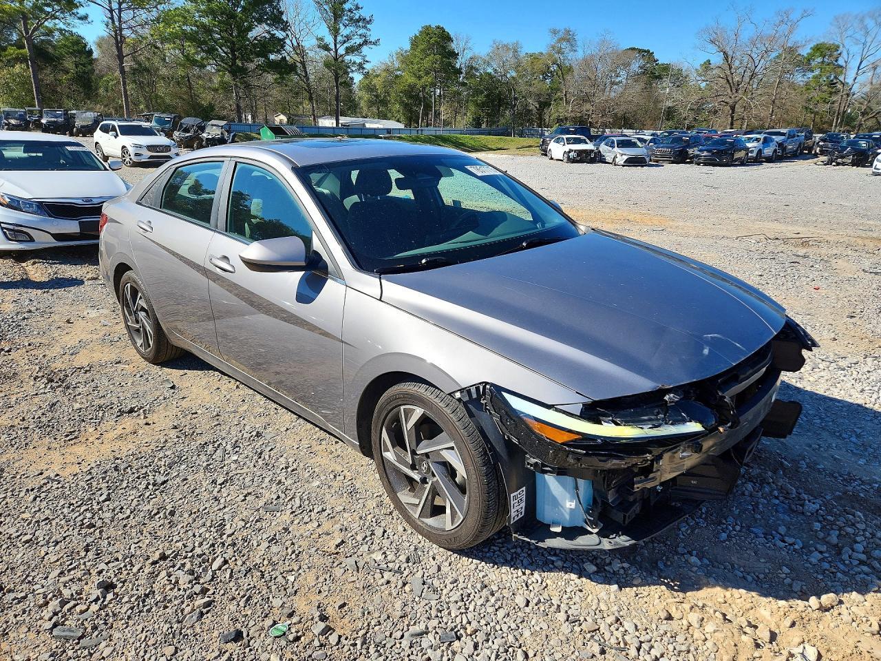 2024 Hyundai Elantra Sel - Image 4