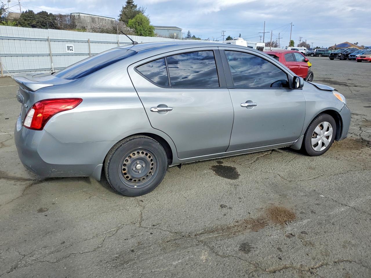 2013 Nissan Versa S - Фото 3